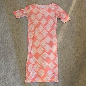 LuLaRoe Coral and White Geometric Dress